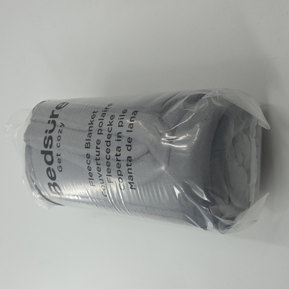 Cozy Gray Fleece Throw Blanket New - Picture 16 of 16